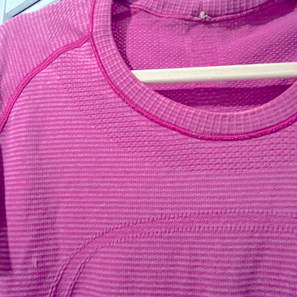 Lululemon pink workout quick dry tshirt - Picture 2 of 4
